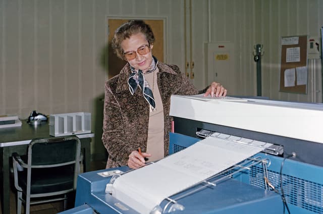 Katherine Johnson bekerja di NASA Langley Research Center pada 1980